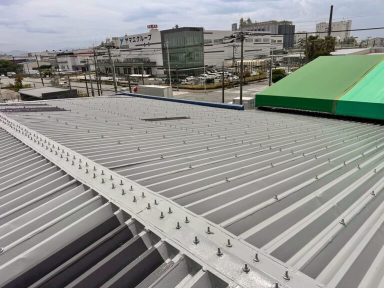福岡市 工場の折板屋根塗装の施工写真
