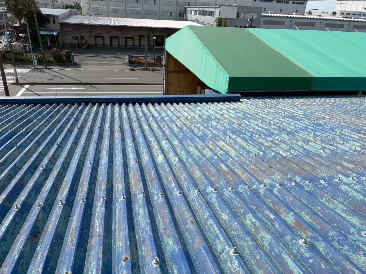 折板屋根 塗膜はがれ