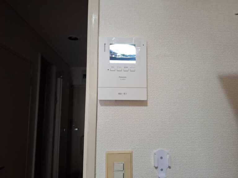 【飯塚市鯰田】アパート インターホン・浴室換気扇の交換工事