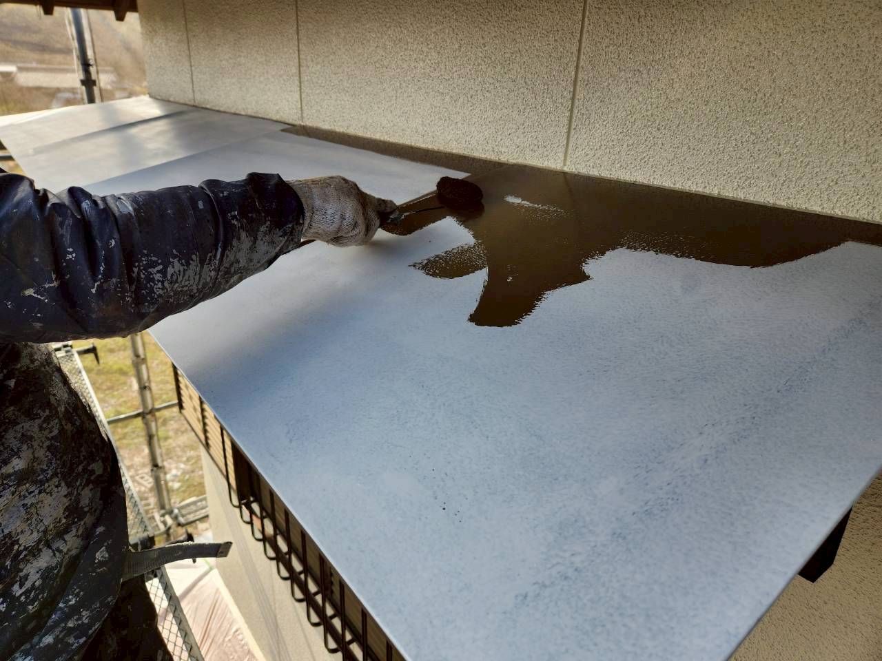 霧除け庇 上塗り