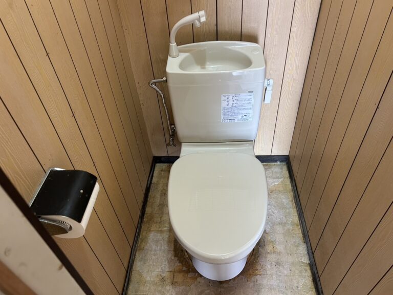 交換した手洗い付きトイレ(飯塚市)