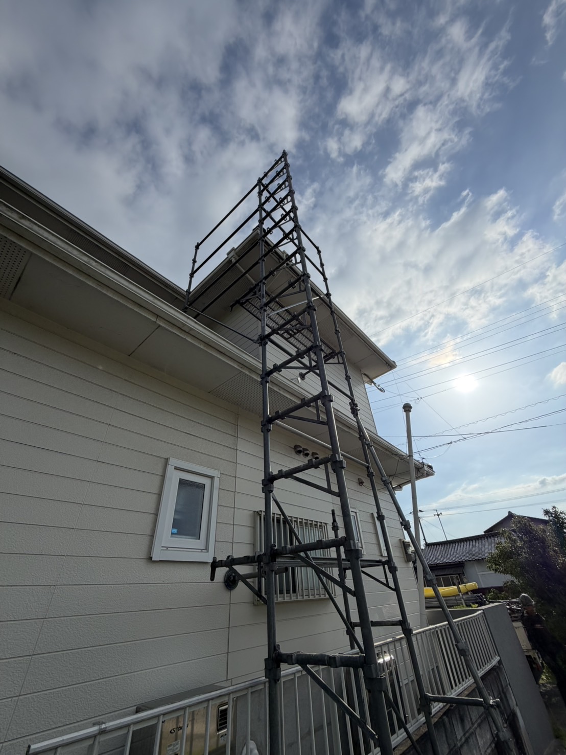 建物側面から見た足場