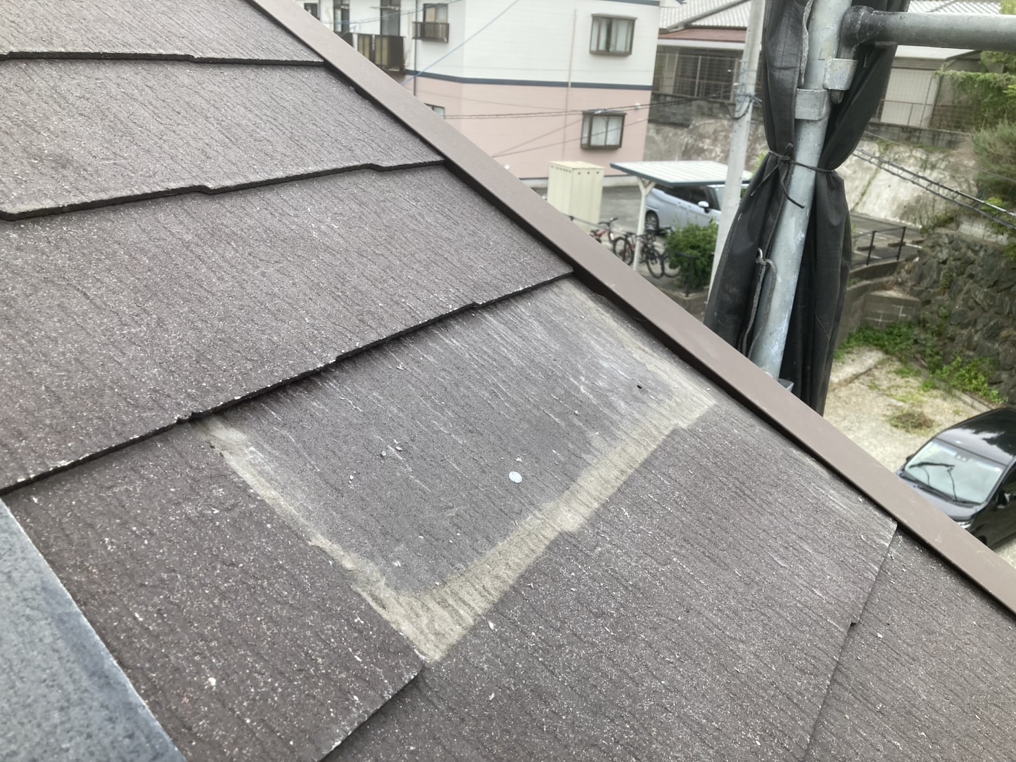 施工前 割れて抜け落ちたスレート（コロニアル）