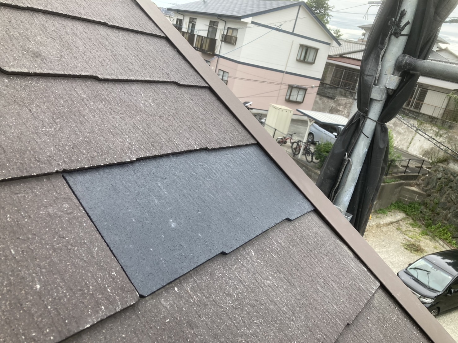 施工後 ケラバ付近に差し替えた新しいスレート